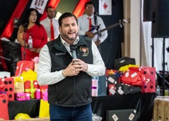 Festeja Ismael Burgueño el Día del Maestro a docentes jubilados y pensionados
