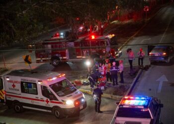 Menor y su madre resultan lesionados tras accidente en el bulevar Periférico