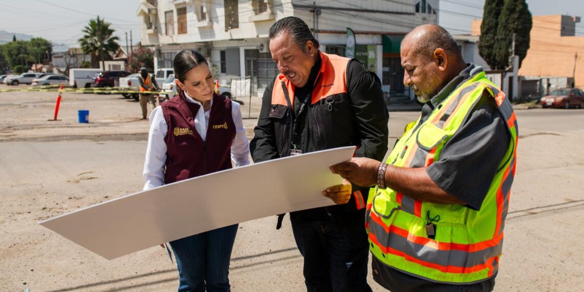 SUPERVISA MÓNICA VEGA RECTA FINAL DE REHABILITACIÓN DE RED DE ALCANTARILLADO EN GUAYCURA
