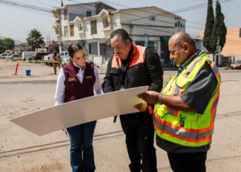 SUPERVISA MÓNICA VEGA RECTA FINAL DE REHABILITACIÓN DE RED DE ALCANTARILLADO EN GUAYCURA