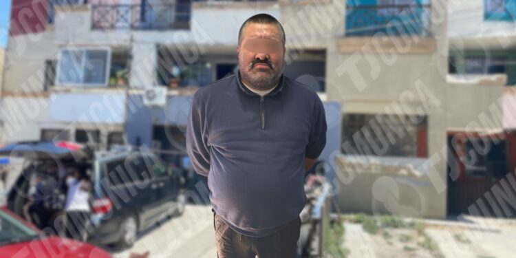 Municipales de Tijuana rescatan a hombre que estaba privado de la libertad en Urbi Villa del Prado; hay un detenido