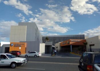 Hombre que realizaba boteo para centro de rehabilitación fallece tras horas bajo el sol en Mexicali