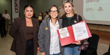 FORTALECE MÓNICA VEGA EL CONTROL DE DESCARGAS RESIDUALES CON ENTREGA DE PERMISOS A EMPRESAS DE TIJUANA