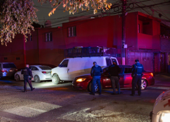 Asesinan a hombre dentro de vehículo en Riberas del Álamo; agresores huyeron en una Ranger blanca