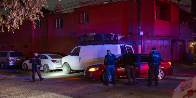 Asesinan a hombre dentro de vehículo en Riberas del Álamo; agresores huyeron en una Ranger blanca