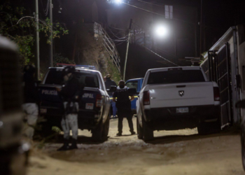 Asesinan a hombre dentro de camioneta en la colonia Divina Providencia