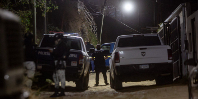 Asesinan a hombre dentro de camioneta en la colonia Divina Providencia