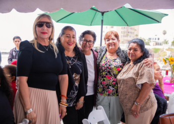 Rocio Adame festeja a madres de familia con emotivo encuentro en Playas de Rosarito