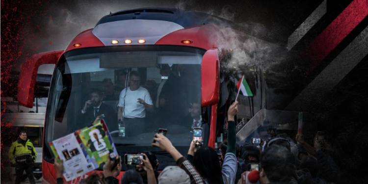 Aficionados reciben a la selección de Irán en Tijuana