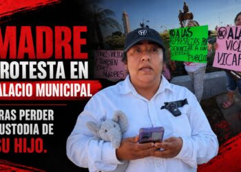 Madre protesta en Palacio Municipal tras perder custodia de su hijo; señala irregularidades en proceso judicial