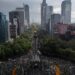Familias y aficionados festejan triunfo de México en el arranque del Mundial 2026 en el Angel de la Independencia.