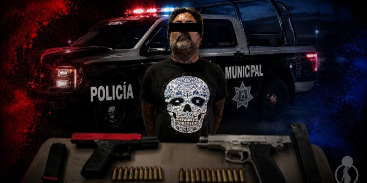 Estadunidense armado es detenido por policías municipales en playas de Tijuana