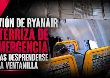 Avión de Ryanair aterriza de emergencia tras desprenderse una ventanilla
