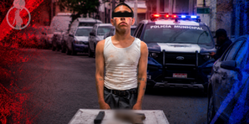 Persecución en Tijuana termina con dos detenidos; aseguran arma de fuego y una camioneta