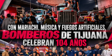 Con mariachi, música y fuegos artificiales, Bomberos de Tijuana celebran 104 años