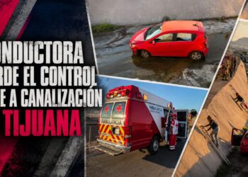 Conductora pierde el control y cae a canalización en Tijuana
