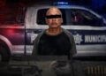 Detienen a hombre armado tras intentar huir y ponerse agresivo