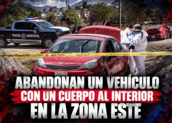 Abandonan un vehículo con un cuerpo al interior en la Zona Este; el auto tenía reporte de robo