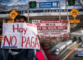 Maestros de la CNTE vuelven a tomar caseta Tijuana-Tecate; siguen sin recibir pago interinos
