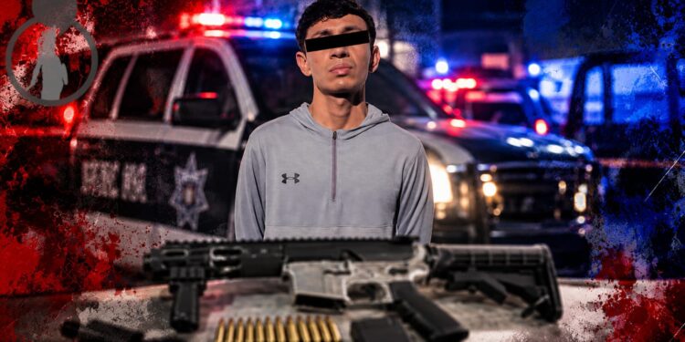 Municipales de Tijuana atoran a integrante de un cártel; traía un fusil