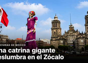Una catrina gigante deslumbra en el Zócalo