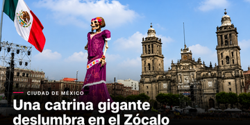 Una catrina gigante deslumbra en el Zócalo