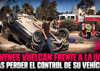 Jóvenes vuelcan frente a la UABC tras perder el control de su vehículo