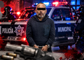 Detienen a hombre armado en la Zona Centro de Tijuana; Municipales le aseguran revólver y Mustang